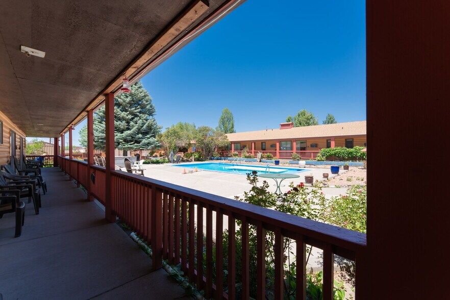 More Photos Of 1624 E Main St, Montrose Hotel For Sale