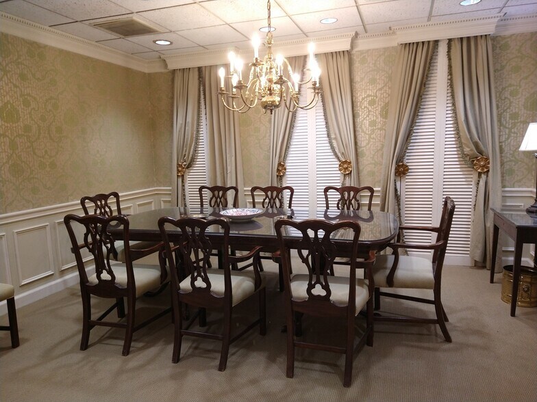 More Photos Of 141 New St, Macon-Bibb Office For Lease