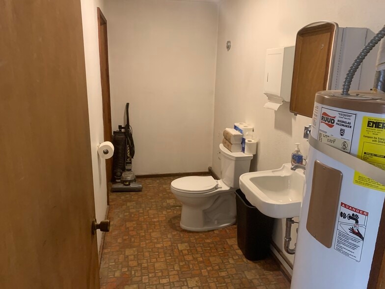 More Photos Of 510 E 5th Ave, Post Falls Freestanding For Lease