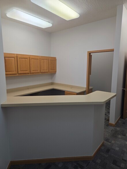 More Photos Of 4000 Parkmead Dr, Grove City Medical For Lease