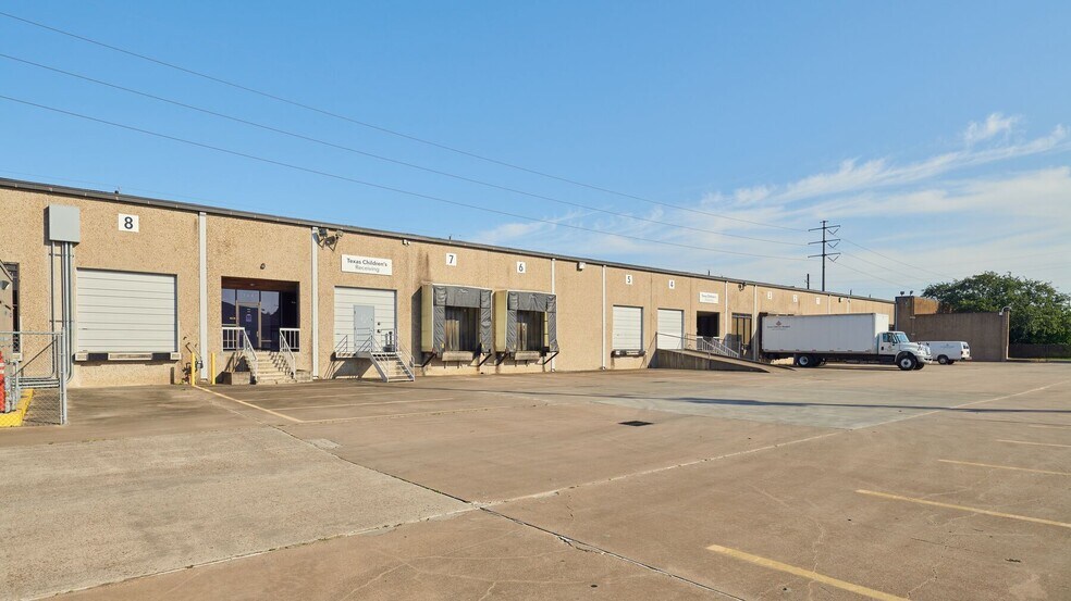 More Photos Of 8272 El Rio St, Houston Unknown For Lease