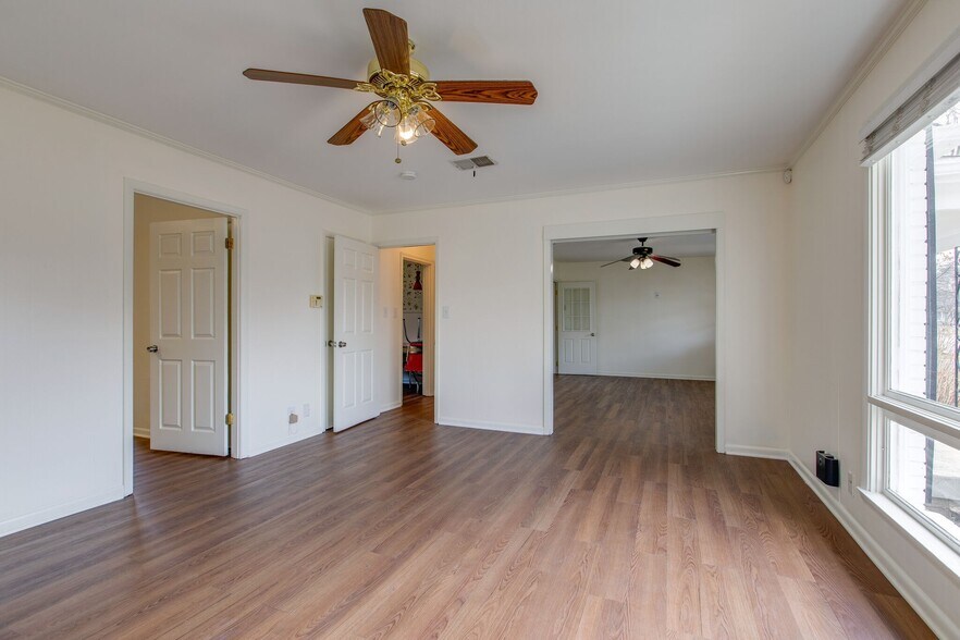 More Photos Of 1191 W Main St, Franklin Office For Sale