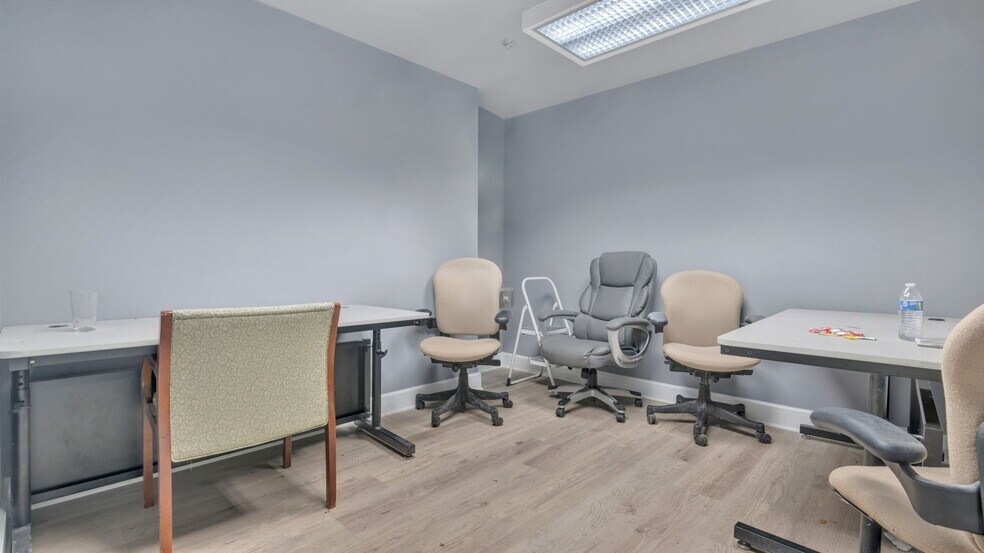 More Photos Of 323 8th St NE, Washington Apartments For Sale