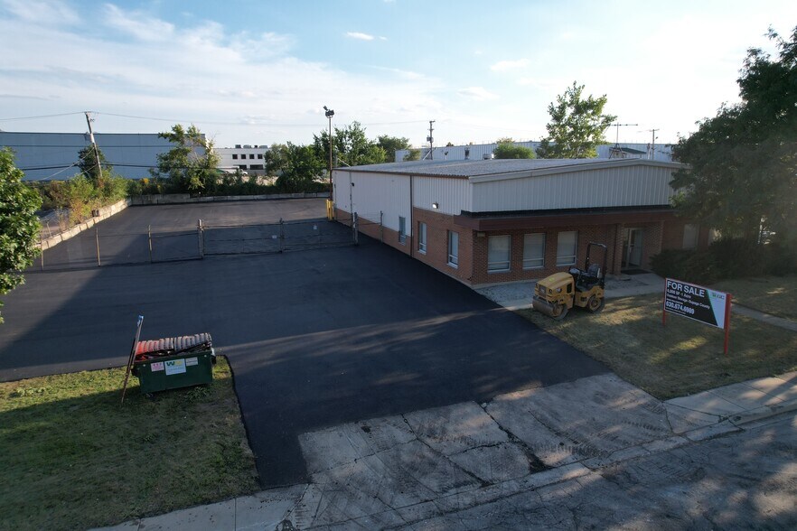 More Photos Of 2425 Pan Am Blvd, Elk Grove Village Warehouse For Sale