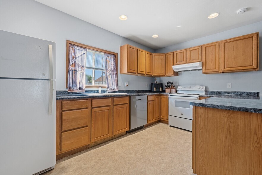 More Photos Of 316-318 Main St, Glenburn Apartments For Sale
