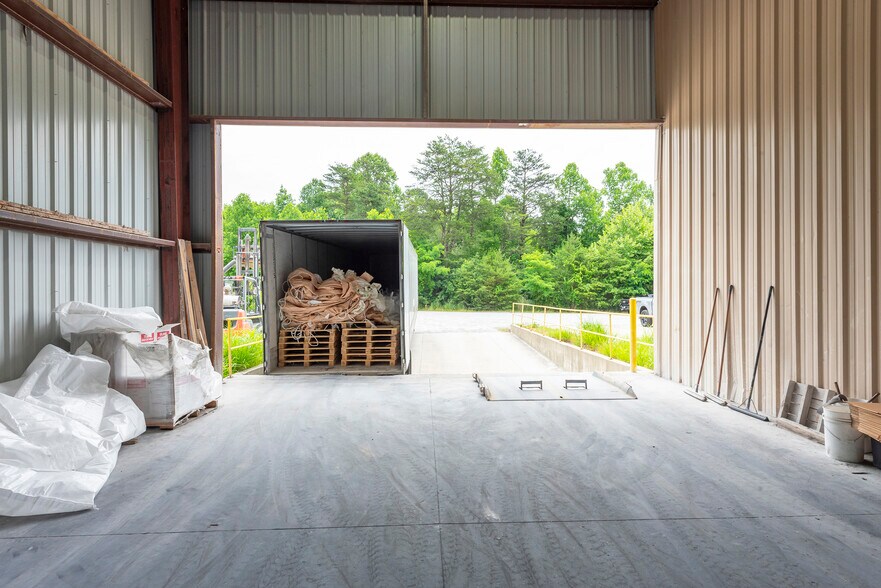 More Photos Of 45 Spiral Rd, Arden Warehouse For Sale