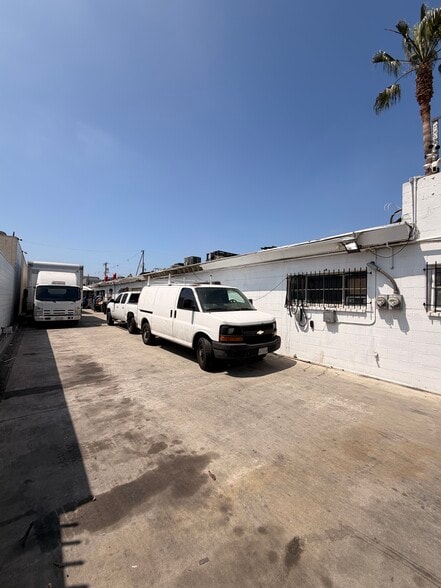 More Photos Of 14640-14644 Keswick St, Van Nuys Light Manufacturing For Sale