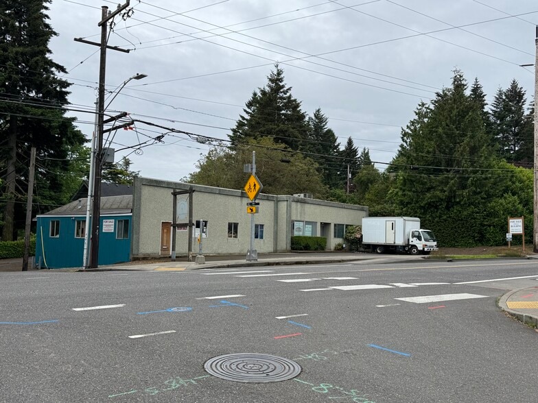 More Photos Of 2502 SW Multnomah Blvd, Portland Light Distribution For Sale