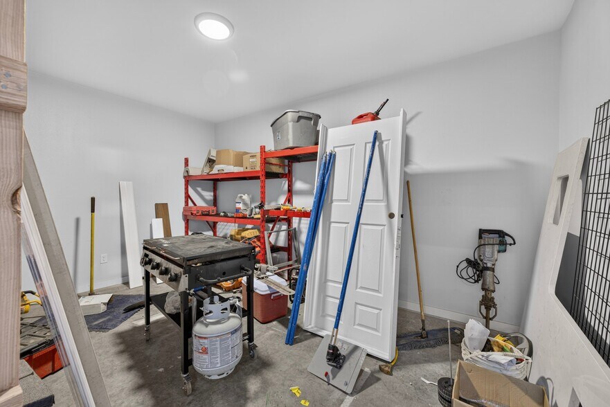 More Photos Of 506 E Stover Rd, Grandview Warehouse For Sale