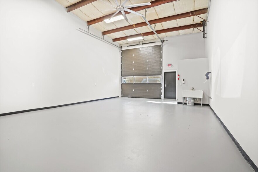 More Photos Of 77 S Main St, Newtown Warehouse For Lease