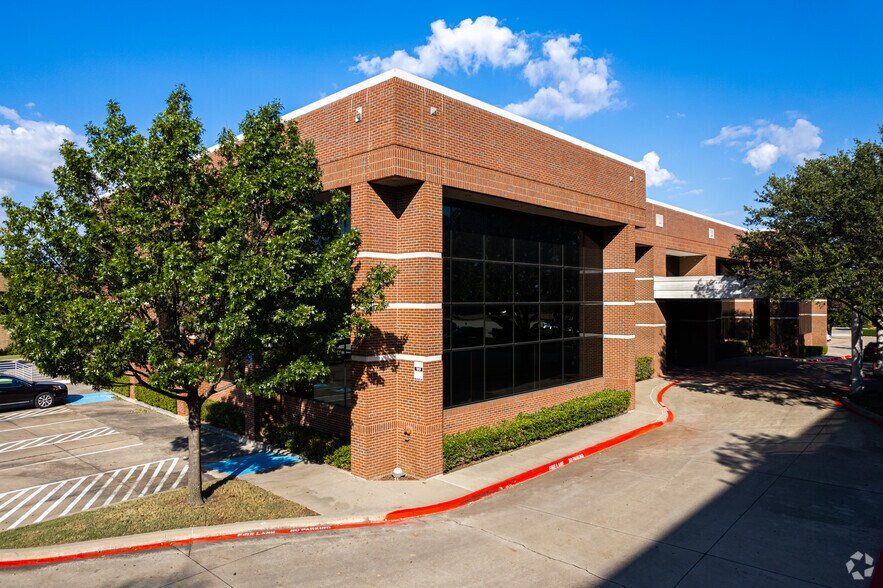 Primary Photo Of 3900 American Dr, Plano Medical For Sale