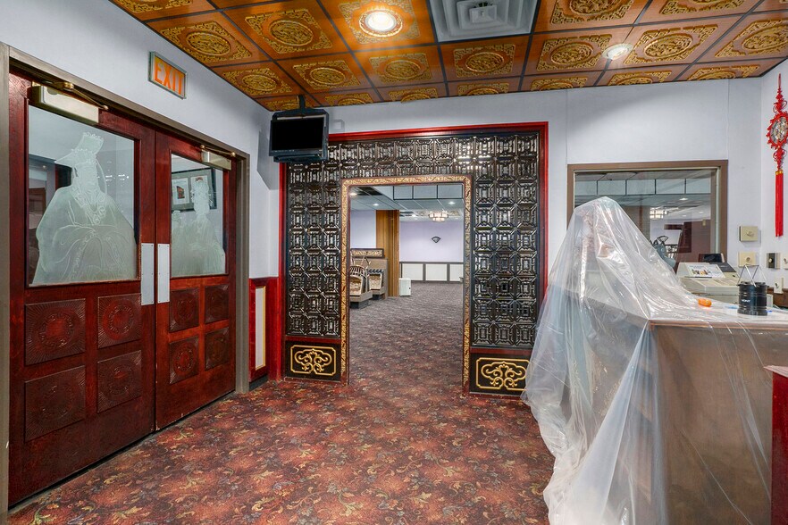 More Photos Of 2320 S Dort Hwy, Flint Restaurant For Sale