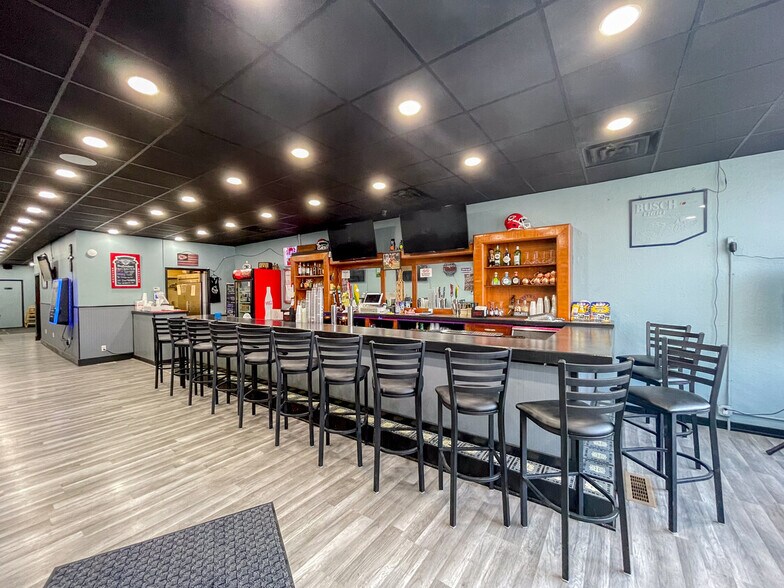 More Photos Of 1119 Thomas St, Redfield General Retail For Sale