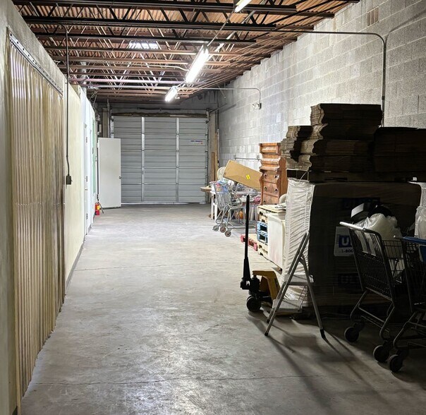 More Photos Of 121 Virginia St NE, Albuquerque Light Distribution For Sale