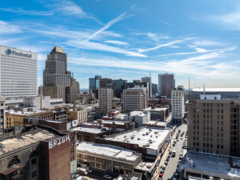 More Photos Of 11-25 Branford Pl, Newark Storefront Retail Office For Lease