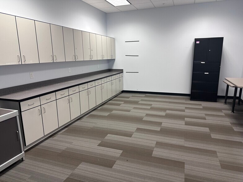 More Photos Of 205 Fairview Dr, Dallas Center Warehouse For Sale