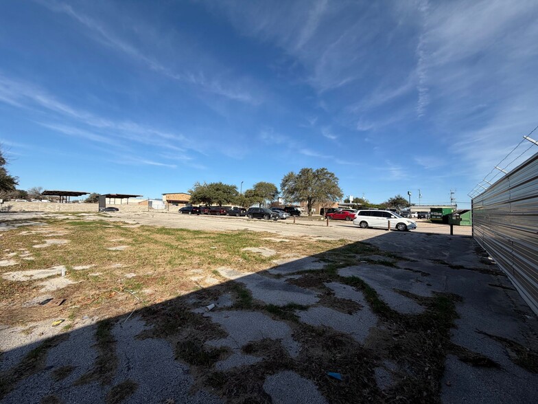 More Photos Of 890 Coronado Blvd, Universal City Land For Sale