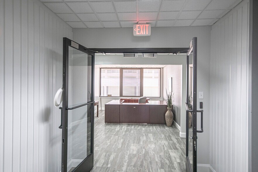 More Photos Of 125 W Missouri Ave, Midland Office For Lease