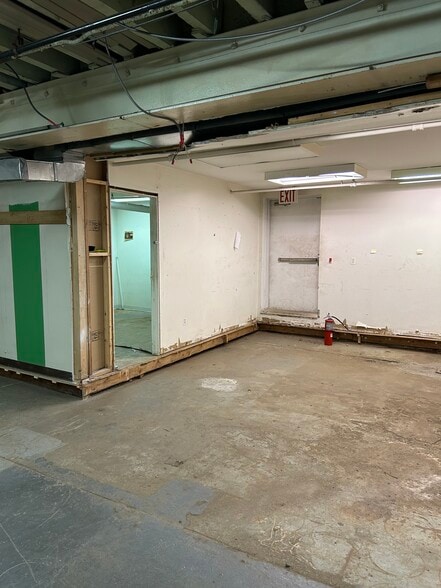 More Photos Of 6924 49th Ave, Woodside Medical For Lease