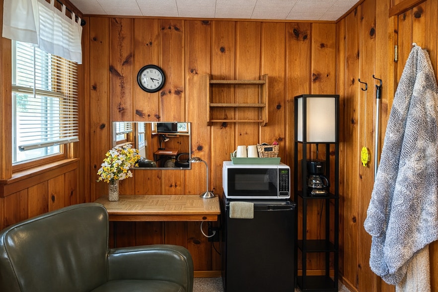 More Photos Of 11481 Main St, Honor Hotel For Sale