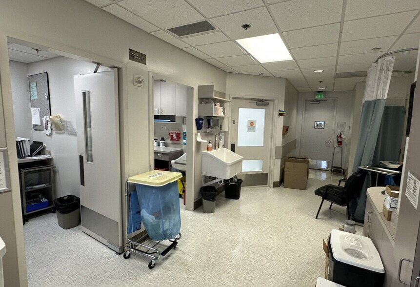 More Photos Of 1229 Madison St, Seattle Medical For Sale