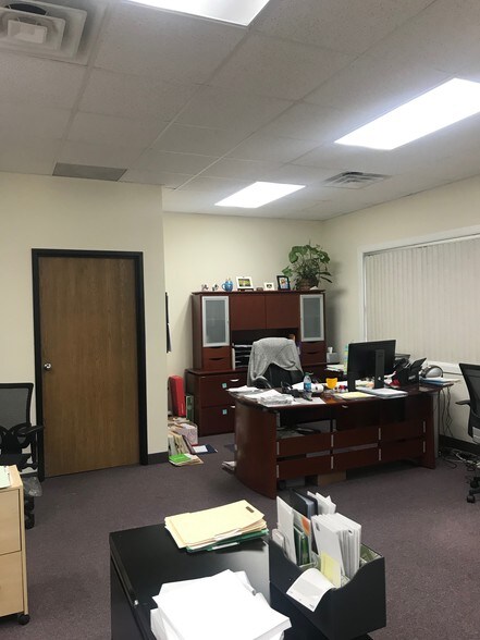 More Photos Of 33576-33596 Harper Ave, Clinton Township Office For Lease