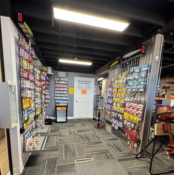 More Photos Of 121 S State St, Belvidere Flex For Sale