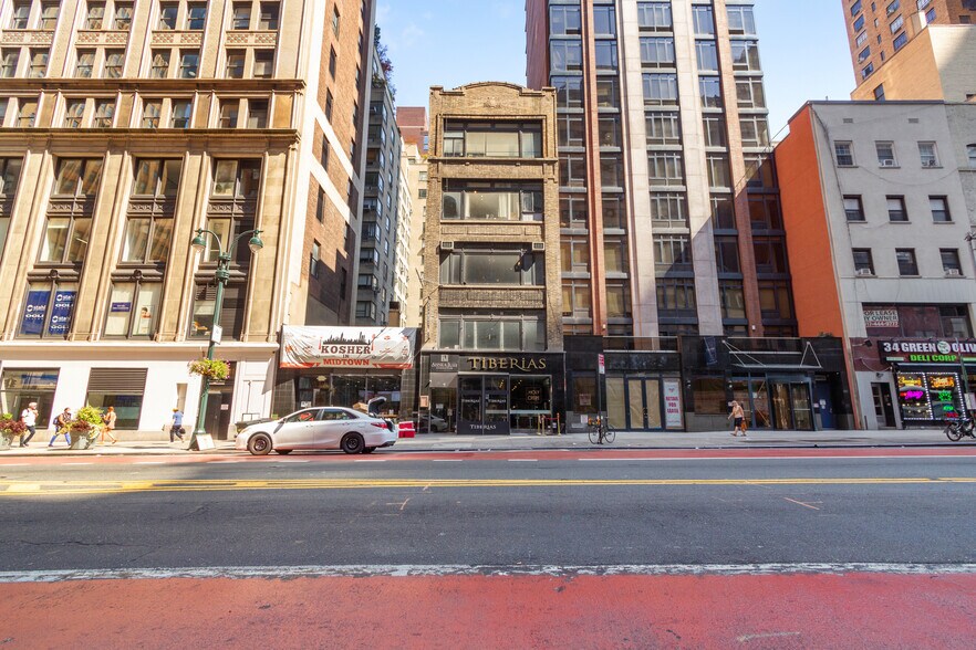 More Photos Of 45 E 34th St, New York Storefront Retail Office For Lease