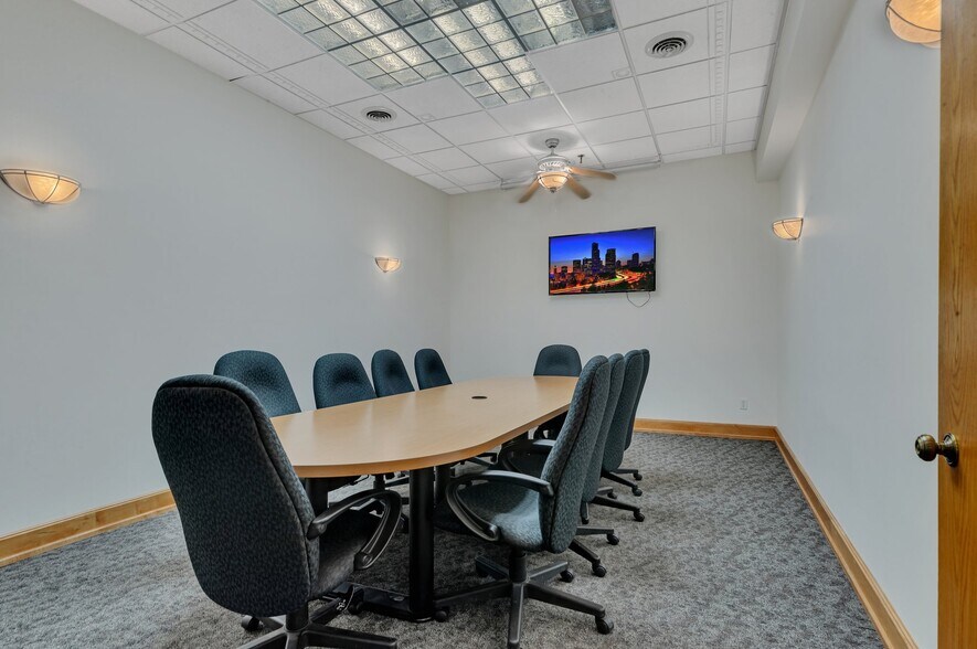 More Photos Of 14 7th Ave N, Saint Cloud Office For Sale
