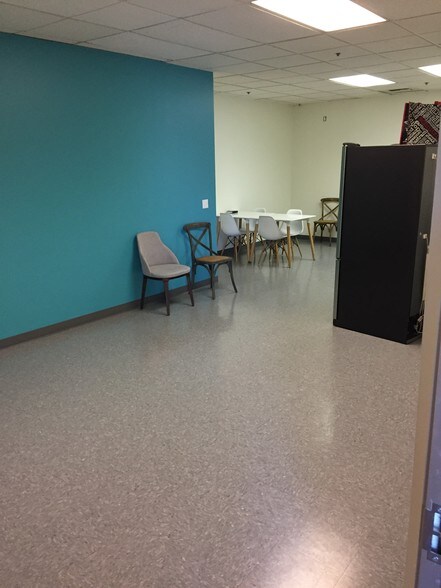 More Photos Of 709 Science Dr, Moorpark Warehouse For Lease