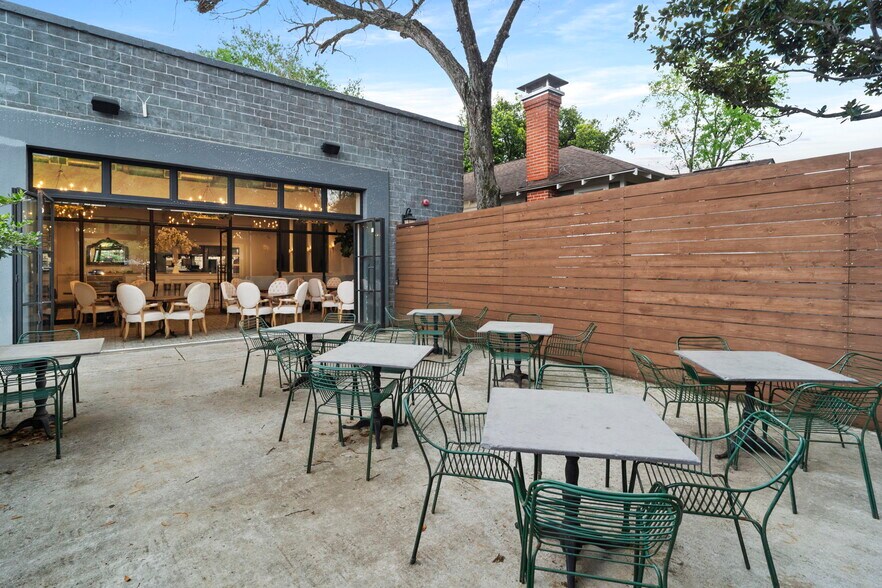 More Photos Of 1344 Yale St, Houston Restaurant For Sale