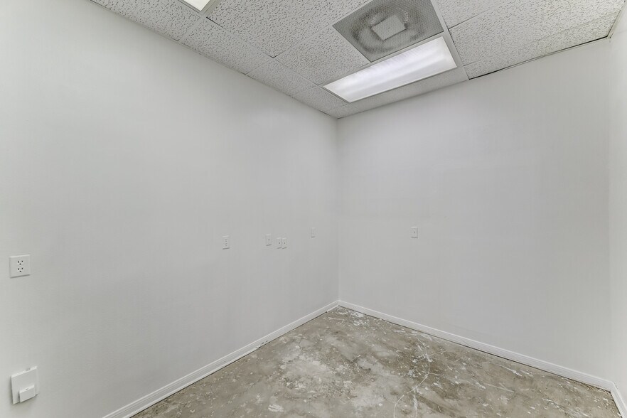 More Photos Of 14721 Pebble Bend Dr, Houston Medical For Lease