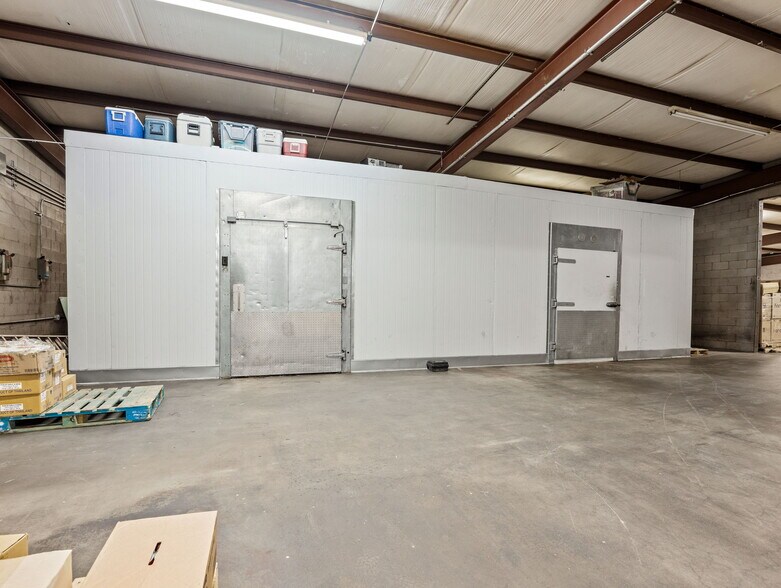More Photos Of 4239 N 40th Ave, Phoenix Warehouse For Lease