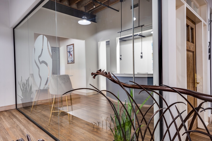 More Photos Of 2002-2006 San Marco Blvd, Jacksonville Storefront Retail Office For Sale