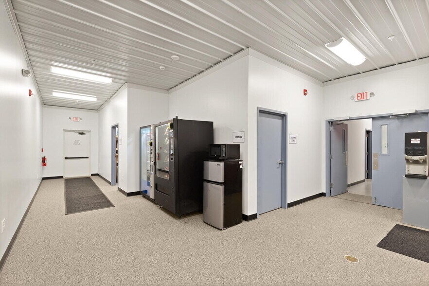 More Photos Of 109 Towle Farm Rd, Hampton Industrial For Sale