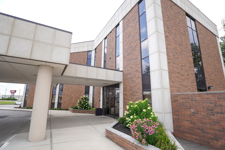 More Photos Of 4452 Eastgate Blvd, Cincinnati Office For Sale