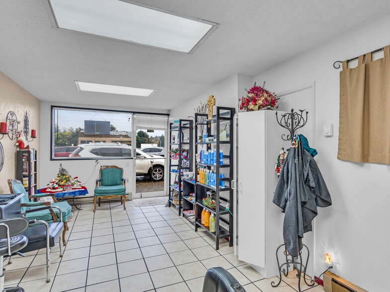 More Photos Of 811 E 1st St, Newberg Storefront Retail Residential For Lease