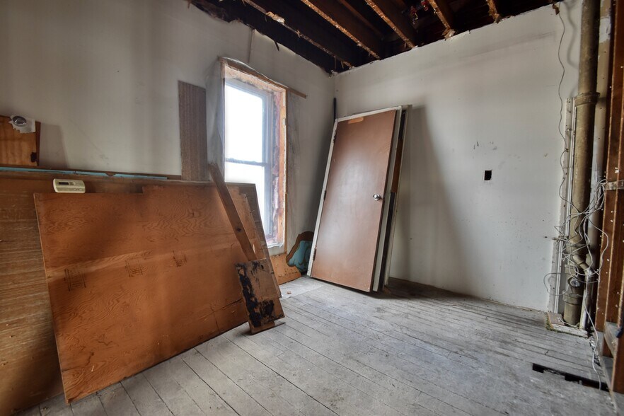 More Photos Of 47 W Main St, Geneva Storefront Retail Residential For Sale