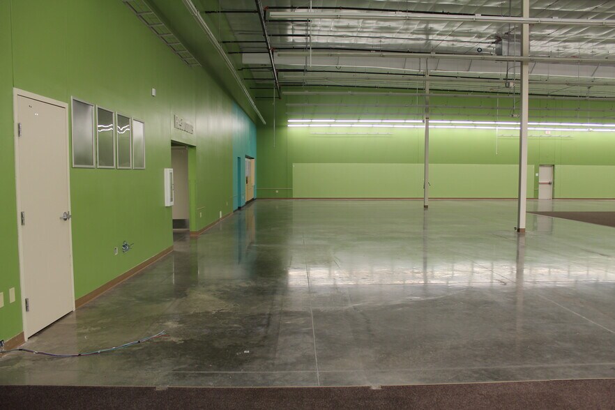 More Photos Of 908 NW 6th St, Tulia Freestanding For Sale