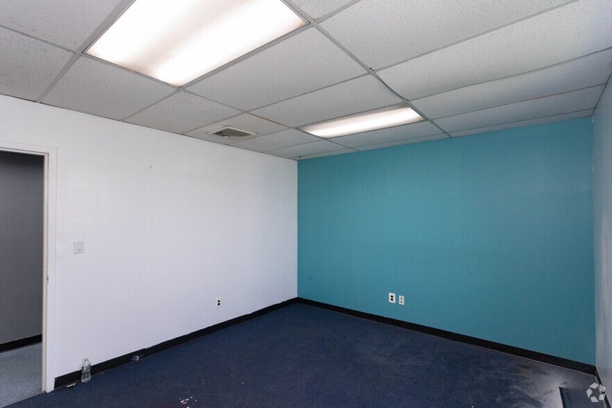 More Photos Of 141 Central Ave, Farmingdale Light Manufacturing For Lease