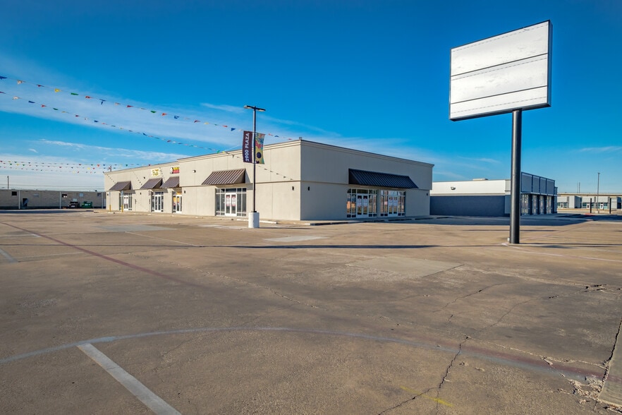 More Photos Of 2900 Walnut Hill Ln, Dallas Unknown For Lease