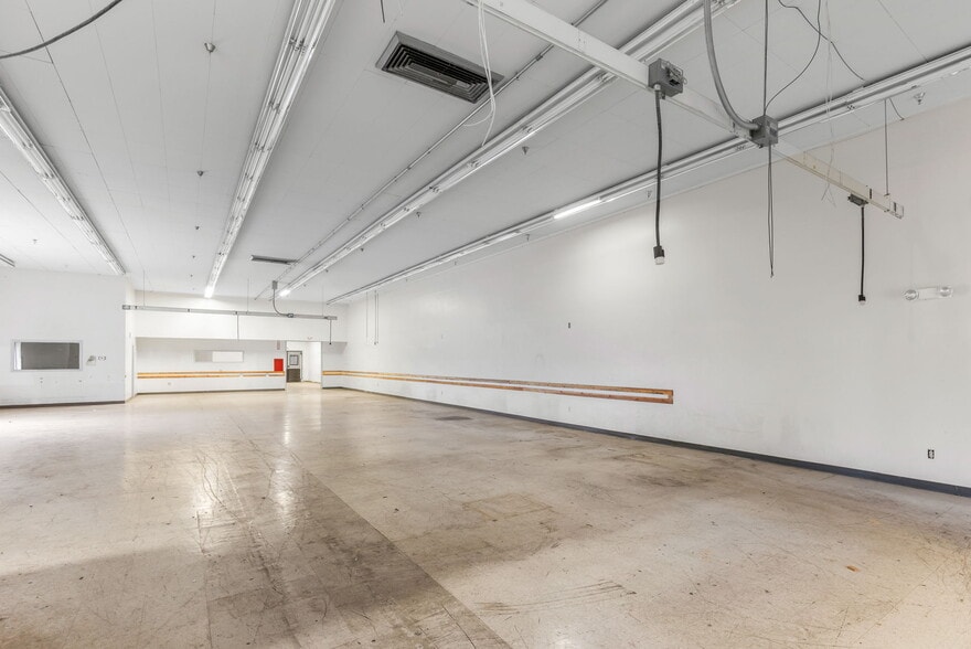 More Photos Of 106-108 W Main St, Woodland General Retail For Sale