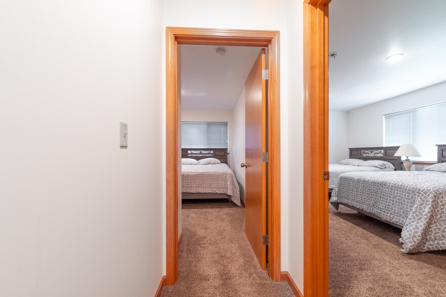 More Photos Of 400 JS Dr, Craig Flex For Sale