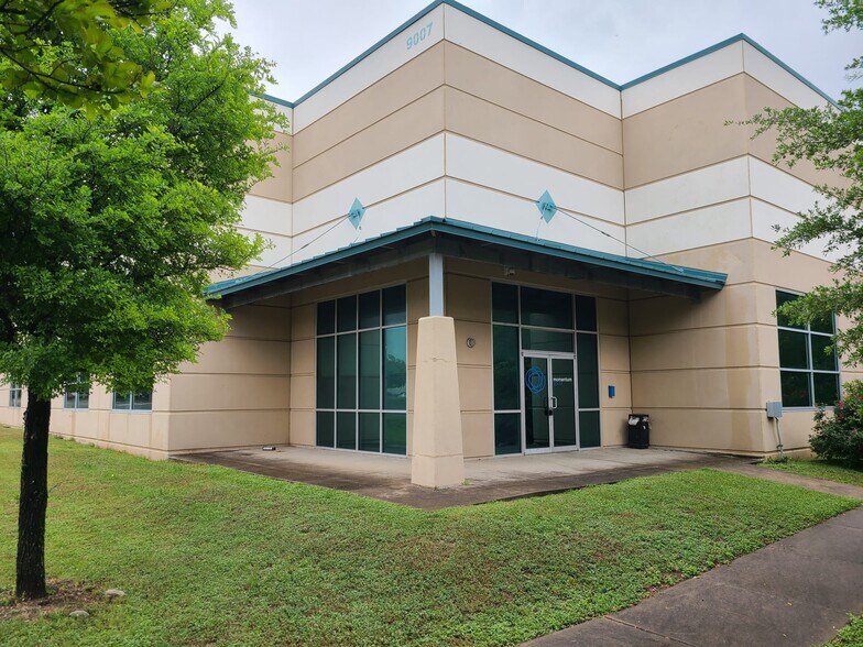 More Photos Of 9007 Tuscany Way, Austin Warehouse For Lease