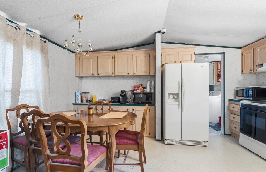 More Photos Of 7864 Brock Rd, Ardmore Service For Sale