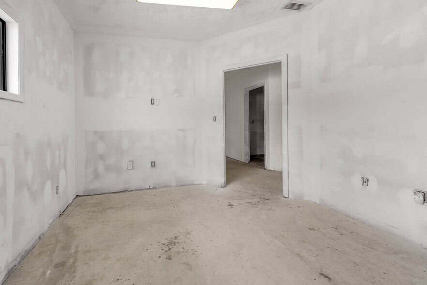 More Photos Of 2306 Lee Rd, Winter Park Medical For Lease