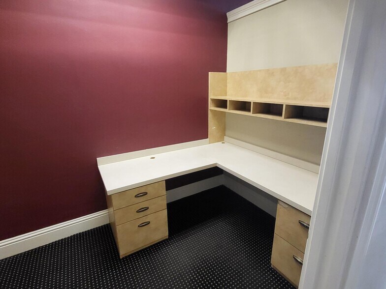 More Photos Of 1575 Pine Ridge Rd, Naples General Retail For Lease