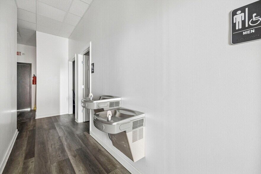 More Photos Of 206 Claire Ave, Oak Grove General Retail For Lease