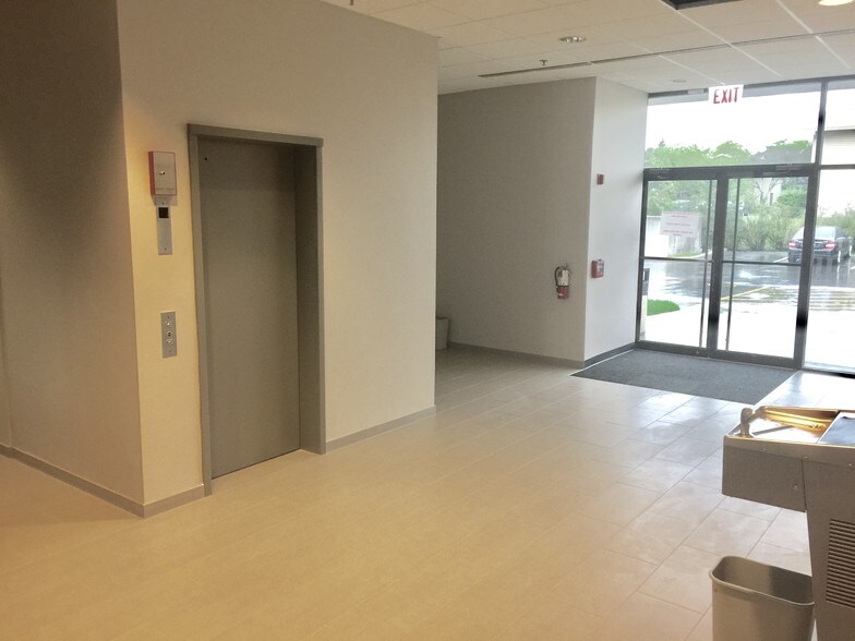More Photos Of 1300 Greenbrook Blvd, Hanover Park Office For Lease