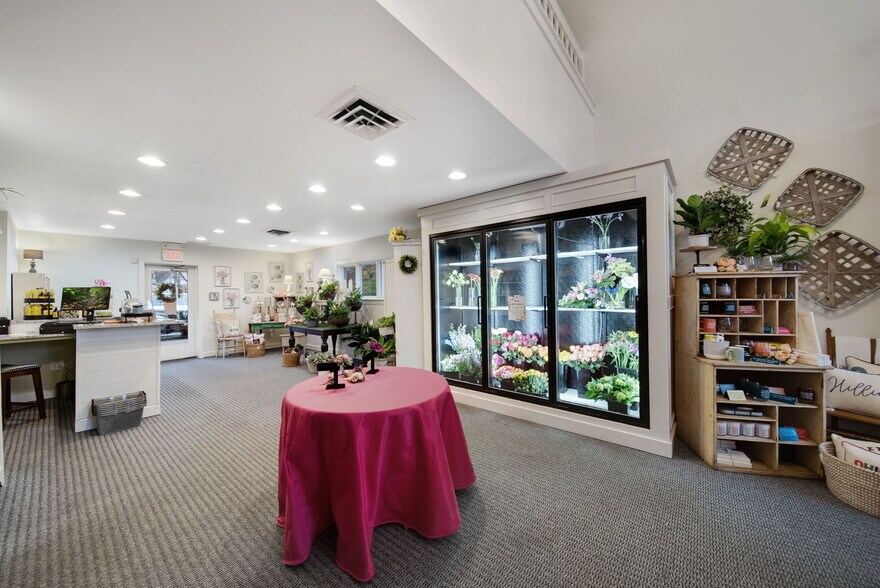 More Photos Of 4120 Main St, Hilliard Freestanding For Sale
